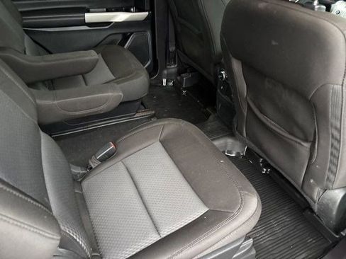 Used 2022 Ford Explorer XLT image 38