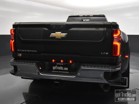 Used 2022 Chevrolet Silverado 3500 LTZ w/ LTZ Convenience Package AWD/4WD image 6