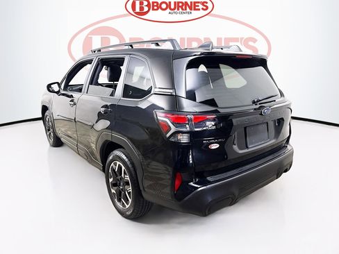 Used 2025 Subaru Forester Premium AWD/4WD image 9