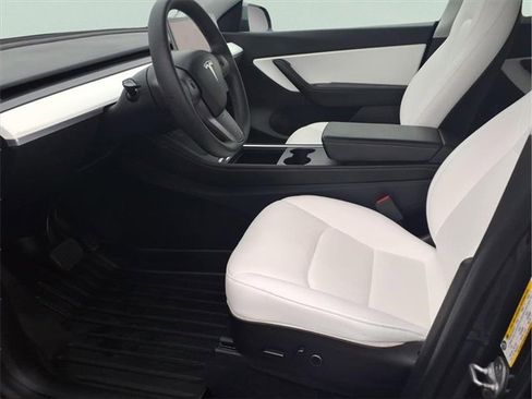 Used 2021 Tesla Model Y Long Range image 15