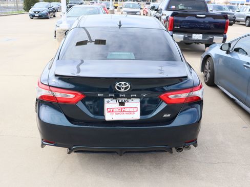Used 2019 Toyota Camry SE image 9