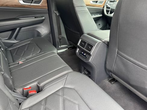 Used 2026 Volkswagen Atlas SE AWD/4WD image 33