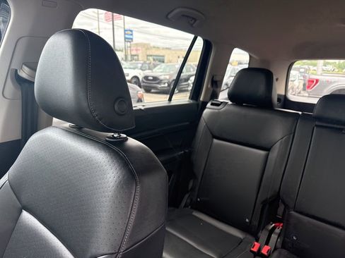 Used 2019 Volkswagen Atlas SE w/ Towing Package AWD/4WD image 17
