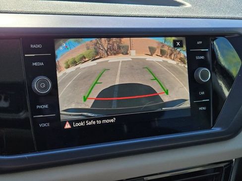 Used 2023 Volkswagen Taos SE w/ Panoramic Sunroof Package FWD image 32