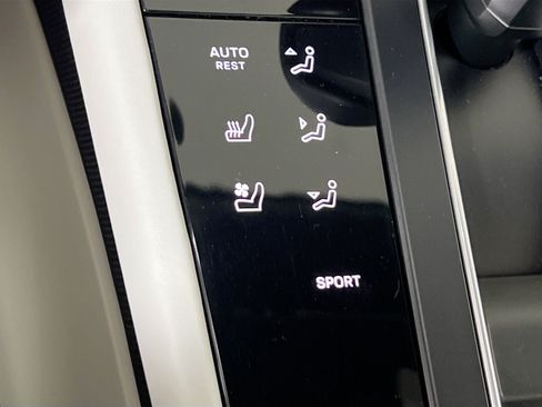 Used 2023 Porsche Macan AWD/4WD image 20