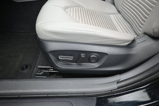 Used 2024 Toyota Camry SE FWD image 10