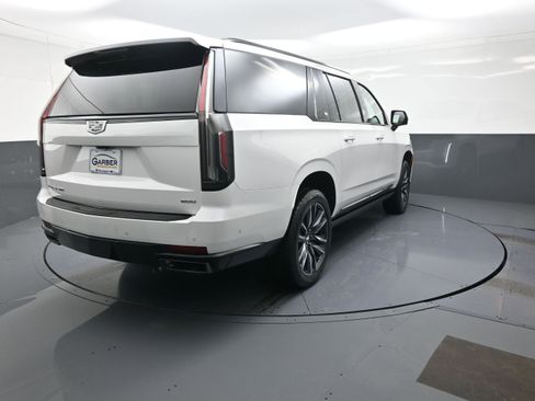Used 2023 Cadillac Escalade ESV Sport Platinum image 3
