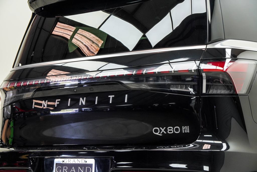 Used 2025 INFINITI QX80 Sensory AWD/4WD image 15
