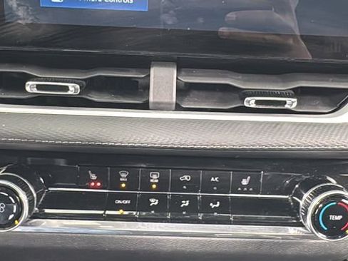 Used 2025 Chevrolet Equinox LT image 26