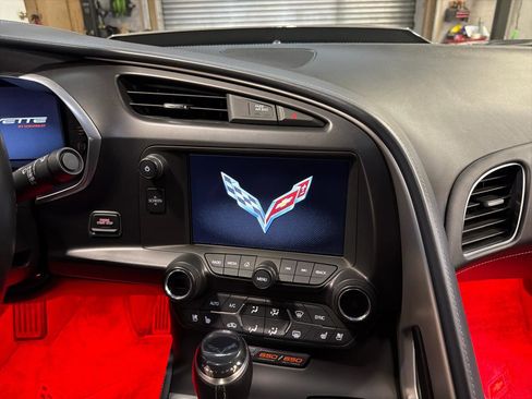 Used 2015 Chevrolet Corvette Z06 w/ 3LZ Preferred Equipment Group image 17