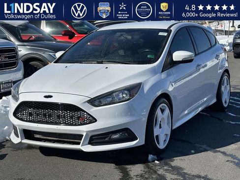 Used 2018 Ford Focus ST image 3