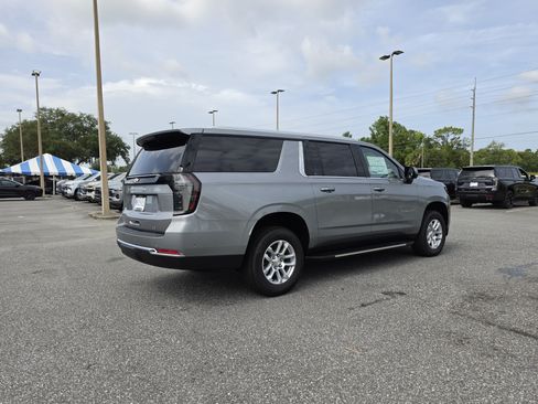 New 2026 Chevrolet Suburban LT w/ Comfort Package AWD/4WD image 4