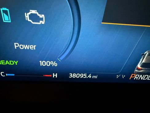 Used 2024 Ford Escape Platinum w/ Premium Technology Package image 39