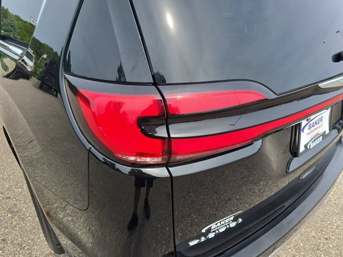 Used 2025 Chrysler Pacifica Select FWD image 38