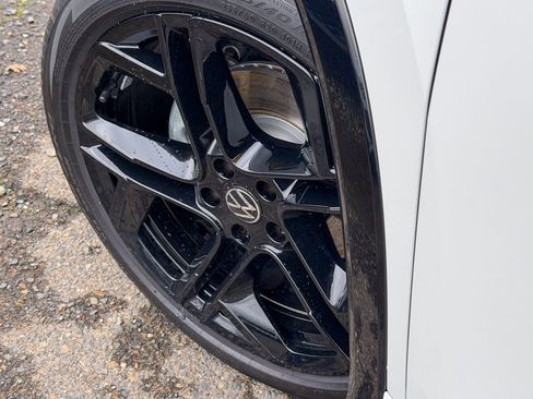 New 2026 Volkswagen Tiguan SE R-Line image 11