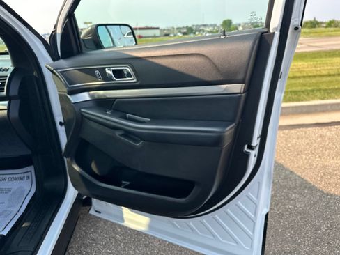 Used 2018 Ford Explorer XLT AWD/4WD image 43