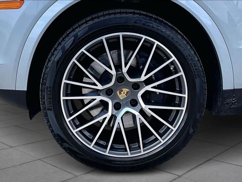 Used 2021 Porsche Cayenne AWD/4WD image 16