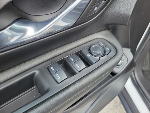 Used 2024 GMC Terrain SLE w/ Driver Convenience Package FWD image 25
