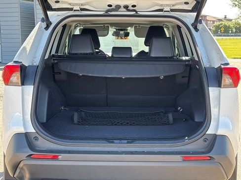 Used 2023 Toyota RAV4 XLE Premium image 6