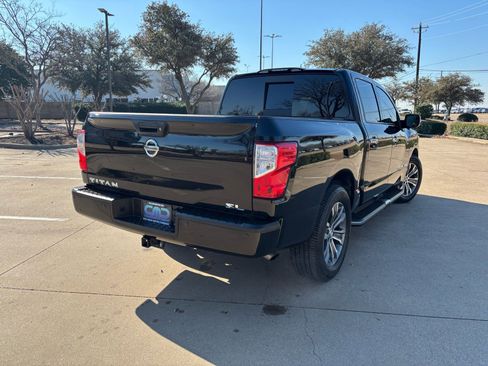Used 2018 Nissan Titan SL image 5