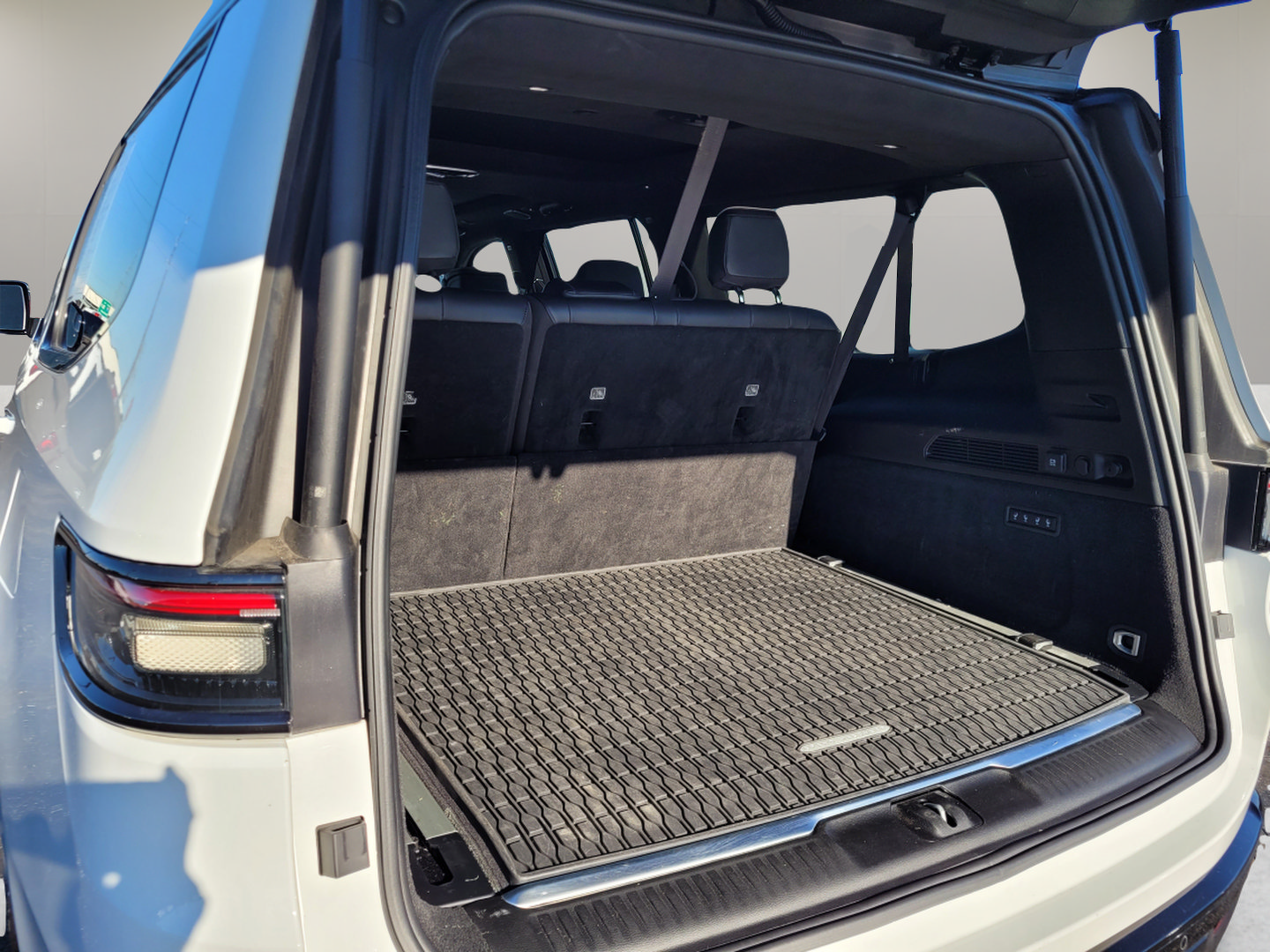 Used 2025 Jeep Grand Wagoneer L Series II Obsidian w/ Quick Order Packagew 28T AWD/4WD image 40