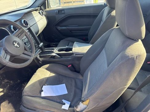 Used 2005 Ford Mustang Deluxe image 9