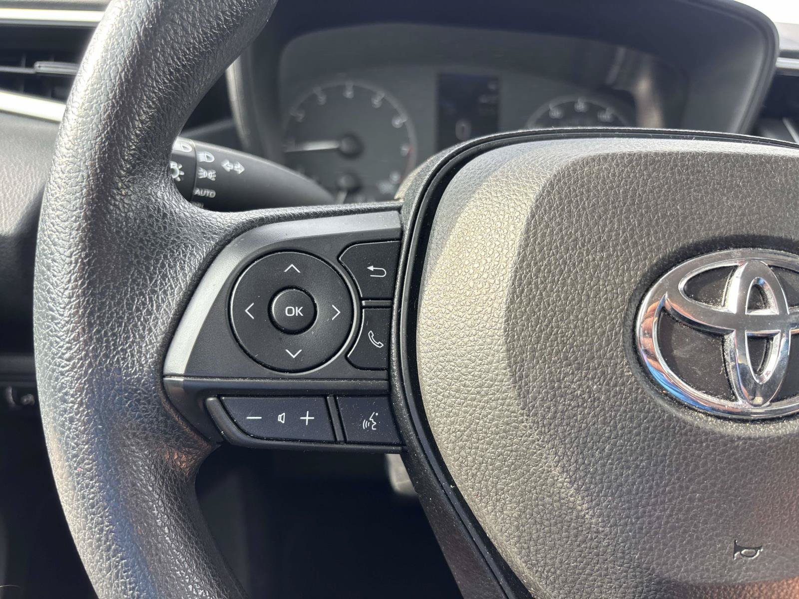 Used 2023 Toyota Corolla LE w/ Carpet Mat Package (TMS) FWD image 17