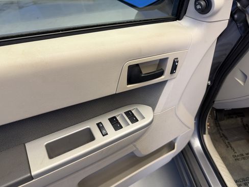 Used 2010 Ford Escape XLT FWD image 10