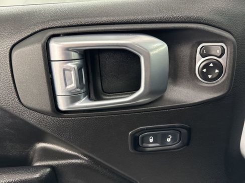 Used 2023 Jeep Wrangler Unlimited Sport image 29