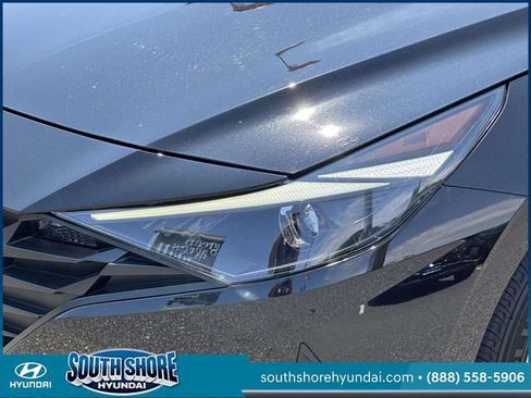 Certified 2023 Hyundai Elantra SE FWD image 12