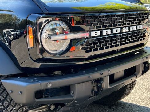 Used 2022 Ford Bronco Wildtrak image 10