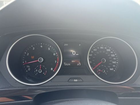 Used 2018 Volkswagen Tiguan SE w/ Panoramic Sunroof Package FWD image 18