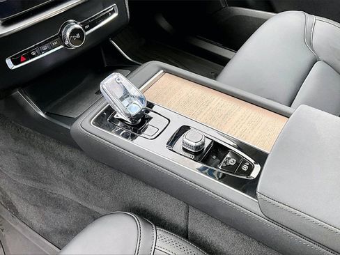 Certified 2026 Volvo XC90 B6 Plus w/ Protection Package Premier image 18