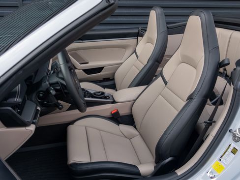 Certified 2025 Porsche 911 Carrera image 5