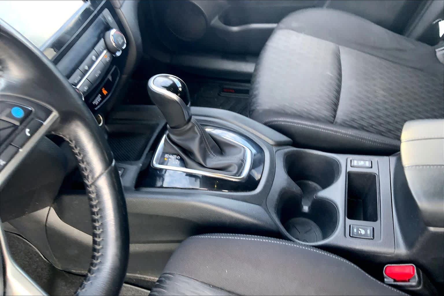 Used 2020 Nissan Rogue SV w/ Sun & Sound Touring Package AWD/4WD image 17