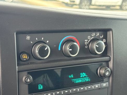 Used 2025 Chevrolet Express 3500 LT w/ LT Preferred Equipment Group RWD image 23