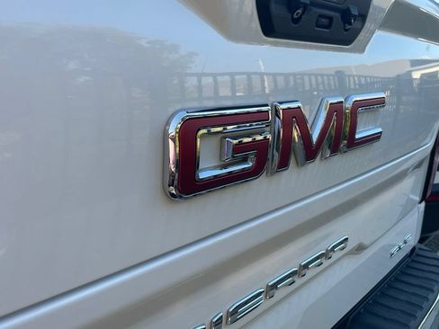 Used 2022 GMC Sierra 1500 SLE AWD/4WD image 7