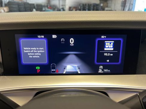 Certified 2025 Volkswagen Tiguan SE w/ Panoramic Sunroof Package FWD image 23