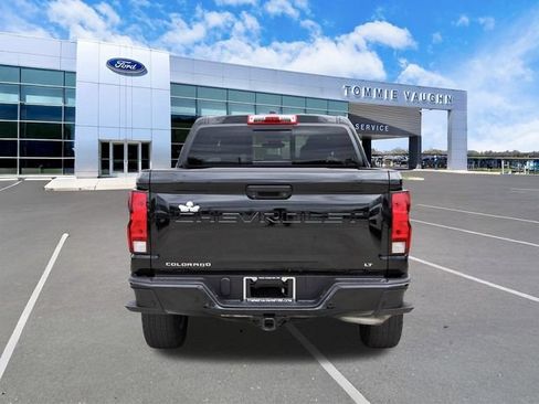 Used 2025 Chevrolet Colorado W/T RWD image 3