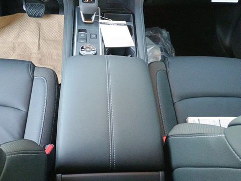 New 2025 Nissan Pathfinder SL w/ Black Appearance Package image 27