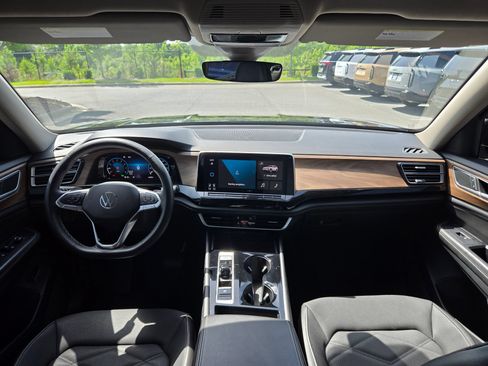 Used 2024 Volkswagen Atlas SE FWD image 10