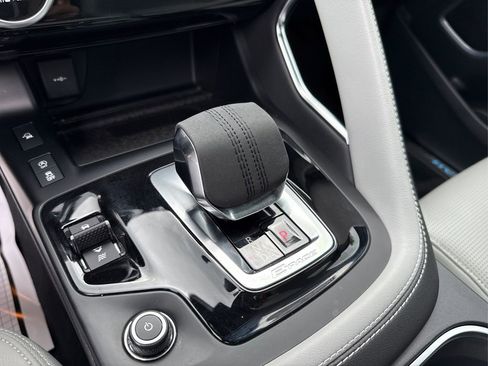 Used 2024 Jaguar E-PACE R-Dynamic SE image 37