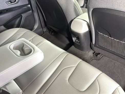 Used 2024 Hyundai Elantra Limited FWD image 32