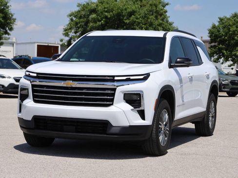 Used 2026 Chevrolet Traverse LT w/ Driver Confidence Package AWD/4WD image 6