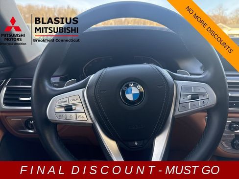 Used 2021 BMW 750i xDrive w/ Executive Package image 27