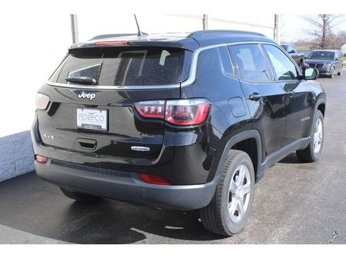 Used 2024 Jeep Compass Latitude image 3