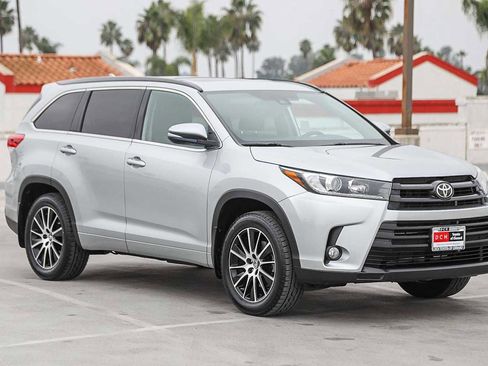 Certified 2018 Toyota Highlander SE image 4