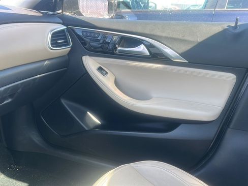 Used 2017 INFINITI QX30 Premium AWD/4WD image 13