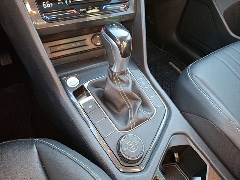 Certified 2022 Volkswagen Tiguan SE image 18