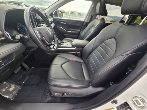 Used 2021 Toyota Highlander XLE image 24